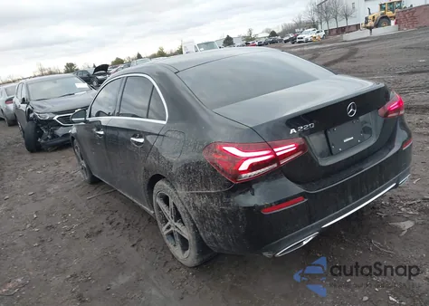 2021 Mercedes-Benz A 220 z USA, uszkodzony, nr VIN W1K3G4EB3MJ257511